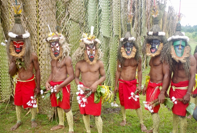 コテカとは パプアニューギニアのダニ族のペニスケースの使い方や入手方法 Leisurego Leisurego